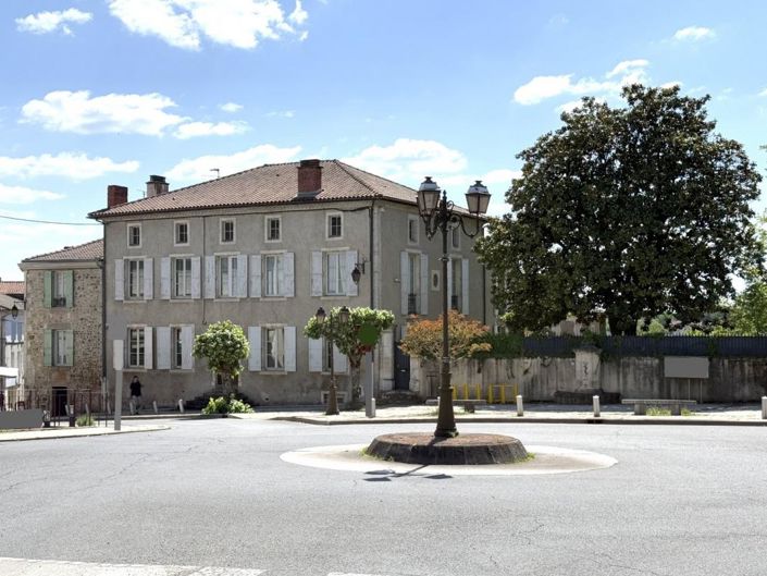 Image No.2-Maison de 5 chambres à vendre à Nontron