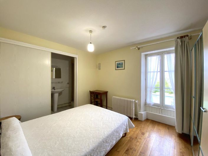 Image No.20-Maison de 20 chambres à vendre à Saint-Severin