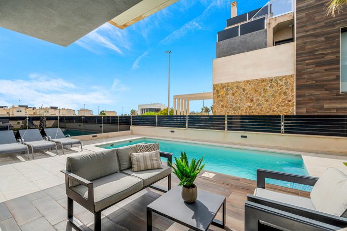 Image No.2-Villa de 4 chambres à vendre à Orihuela Costa