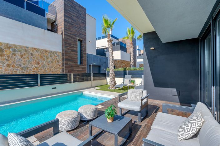 Image No.3-Villa de 4 chambres à vendre à Orihuela Costa