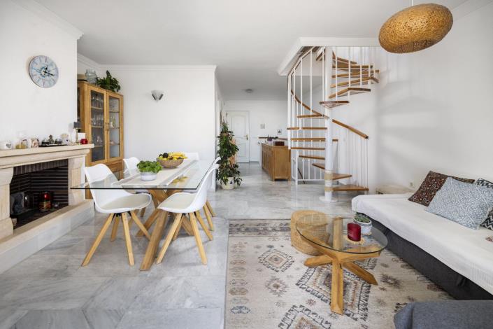 Image No.12-2 Bed Townhouse for sale