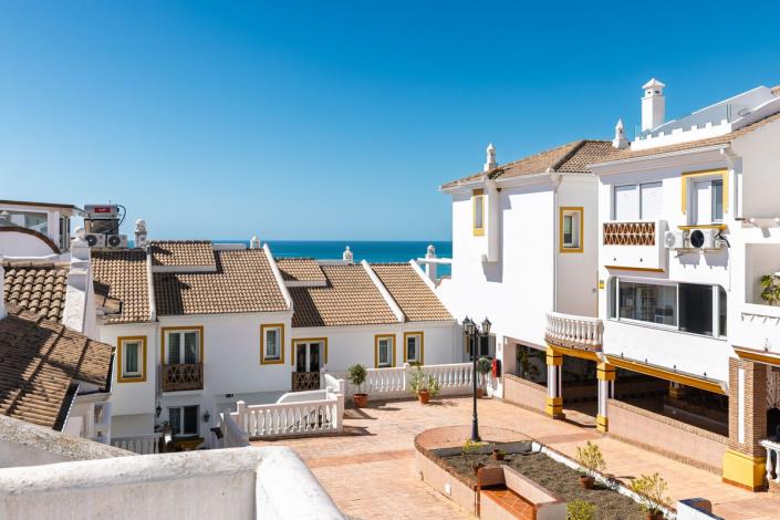 Image No.9-2 Bed Townhouse for sale