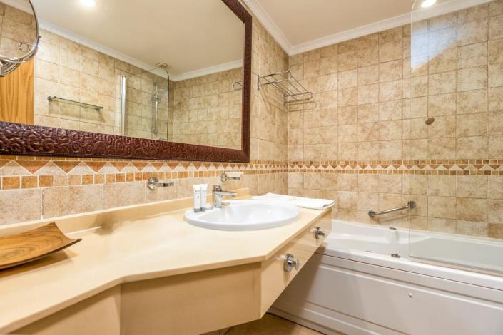 Image No.14-2 Bed Chalet for sale