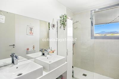 11-20939a0134ad724a8cb2a801094d15a4