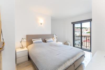 8-Master-bedroom-with-balcony