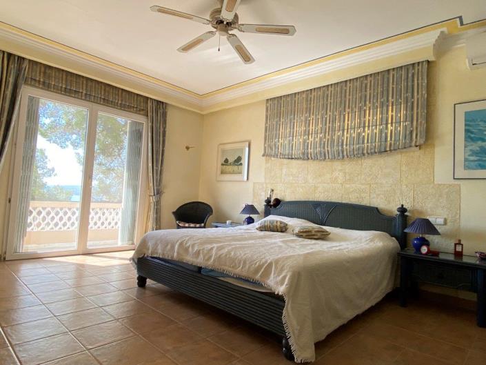 Image No.12-2 Bed Villa / Detached for sale