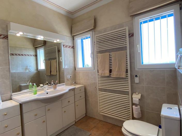 Image No.13-2 Bed Villa / Detached for sale