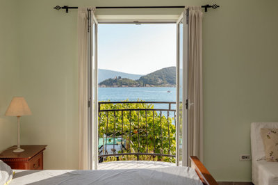 11-tivat-lepetane-authentic-stone-villa-on-th