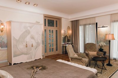 10-an-exquisite-three-story-residential-villa