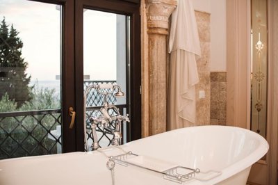 13-an-exquisite-three-story-residential-villa