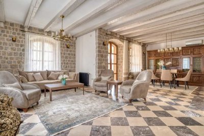 6-stone-villa-on-a-large-plot-with-a-pool-1