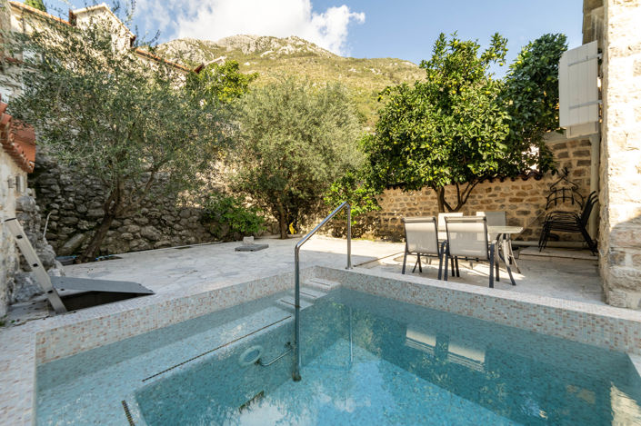 Image No.21-4 Bed House for sale