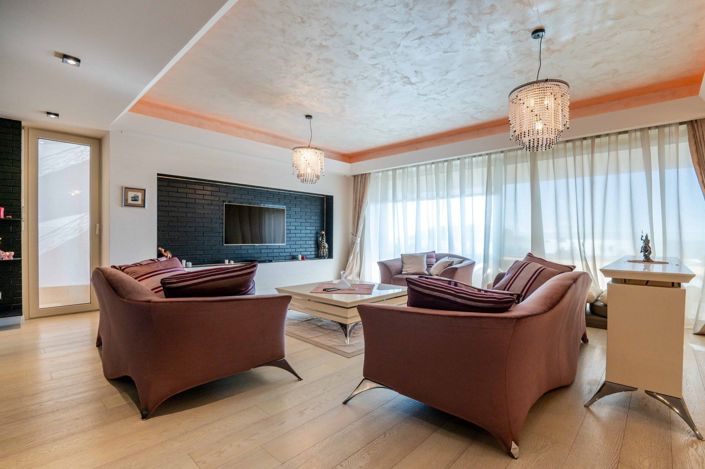 Image No.10-4 Bed Apartment for sale