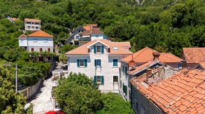 2-3bdr-apartment-in-a-waterfront-stone-villa