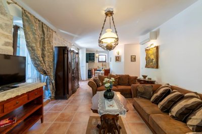 5-3bdr-apartment-in-a-waterfront-stone-villa