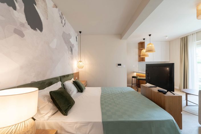 Image No.14-10 Bed Hotel for sale