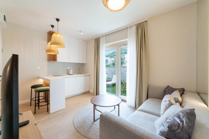 Image No.15-10 Bed Hotel for sale