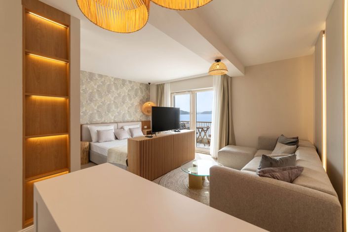 Image No.20-10 Bed Hotel for sale