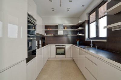 12-two-bedroom-apartment-in-a-complex-with-pr