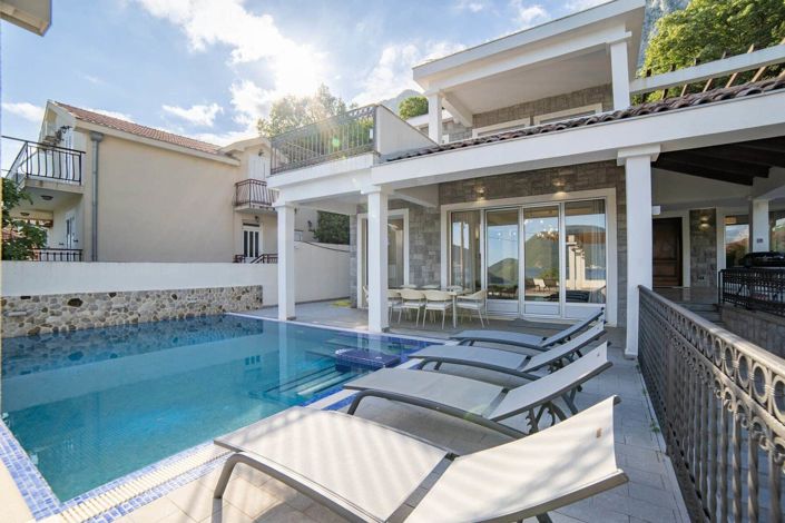 Image No.6-Villa de 4 chambres à vendre à Kotor