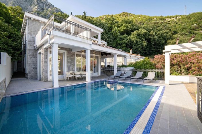 Image No.7-Villa de 4 chambres à vendre à Kotor