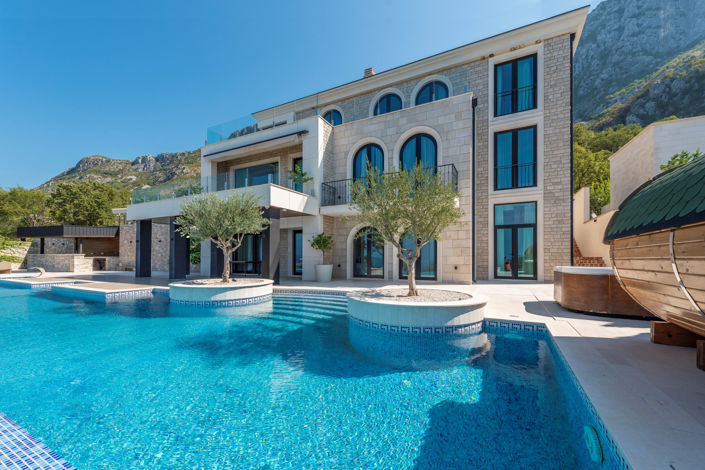 Image No.2-Villa de 6 chambres à vendre à Budva