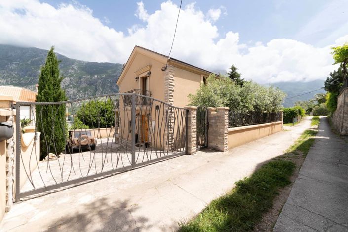 Image No.17-1 Bed House for sale