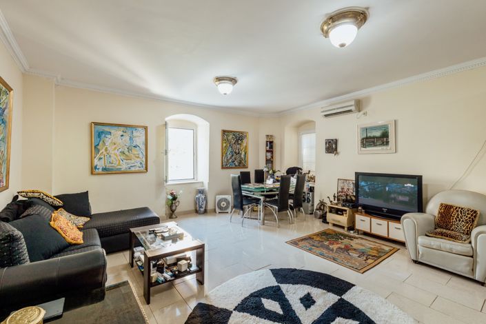 Image No.11-3 Bed Commercial for sale