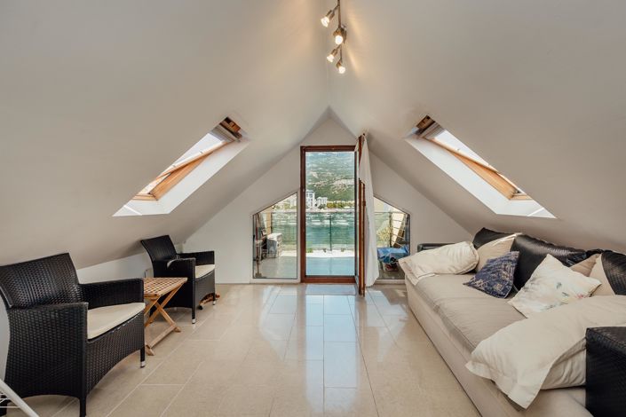 Image No.17-3 Bed Commercial for sale