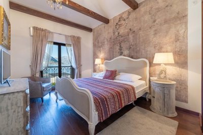 12-kotor-dobrota-three-bedroom-palazzo-style-