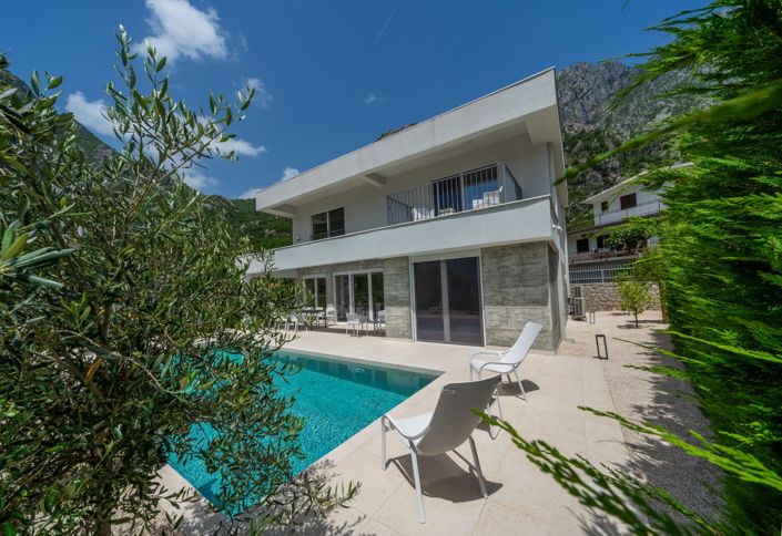 Image No.5-Maison de 3 chambres à vendre à Kotor