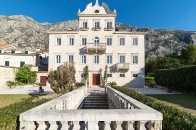18-kotor-dobrota-historical-stone-palace-on-t