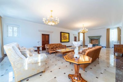 8-kotor-dobrota-historical-stone-palace-on-th