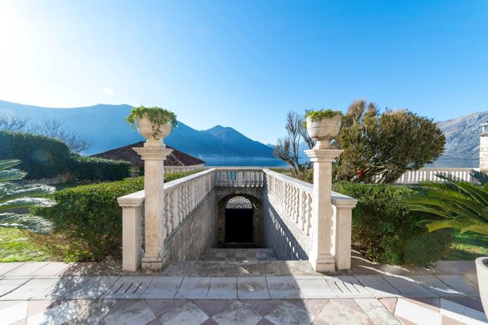 Image No.19-Villa de 7 chambres à vendre à Dobrota