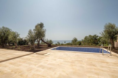 12-new-townhouses-with-pools-in-rezevici