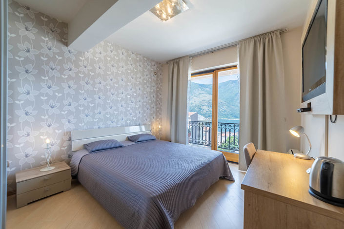 Image No.21-6 Bed House for sale