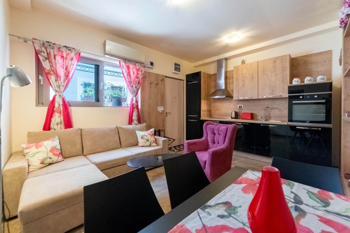 Image No.24-6 Bed House for sale