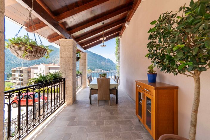 Image No.29-6 Bed House for sale