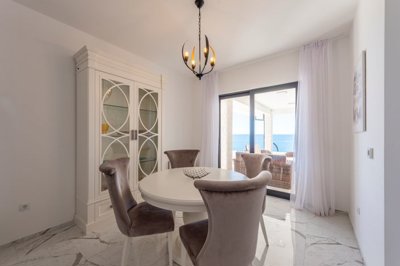 11-bar-olive-cove-contemporary-beachfront-vil