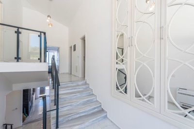 12-bar-olive-cove-contemporary-beachfront-vil