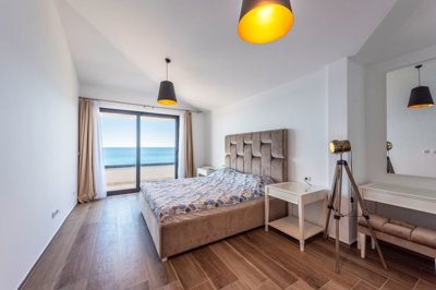 13-bar-olive-cove-contemporary-beachfront-vil