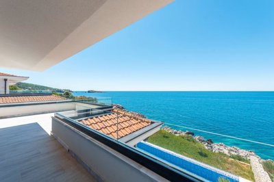 14-bar-olive-cove-contemporary-beachfront-vil