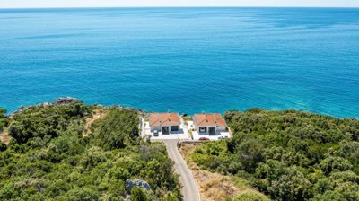 2-bar-olive-cove-contemporary-beachfront-vill