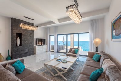 5-bar-olive-cove-contemporary-beachfront-vill
