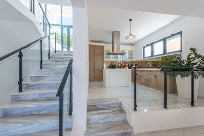 8-bar-olive-cove-contemporary-beachfront-vill