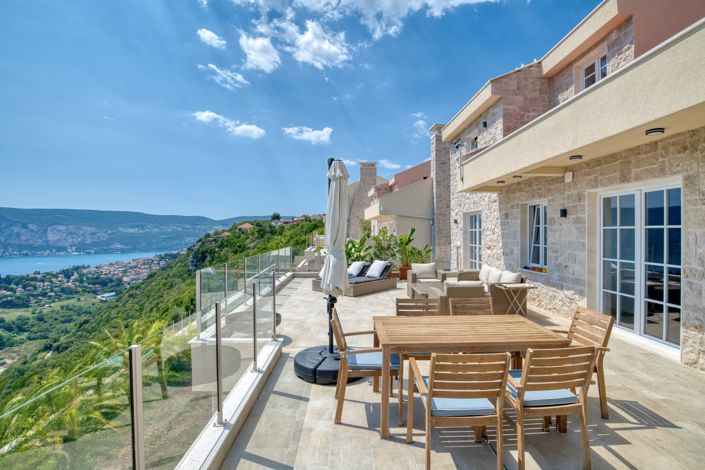 Image No.10-4 Bed Villa for sale