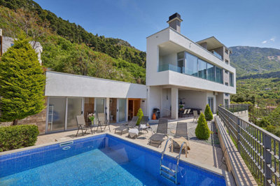 1-kotor-kavac-three-bedroom-villa-with-a-swim