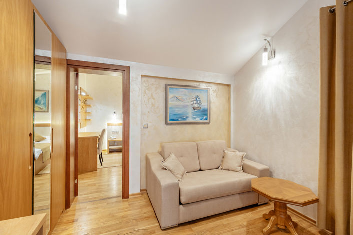 Image No.19-12 Bed Hotel for sale