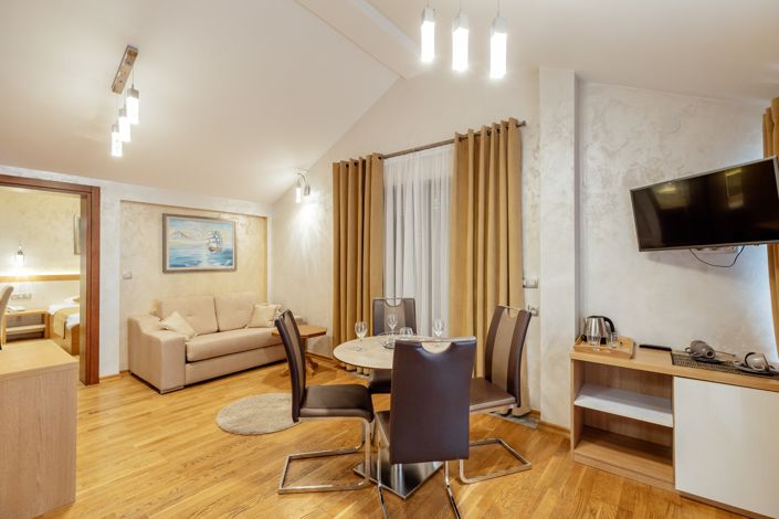 Image No.21-12 Bed Hotel for sale