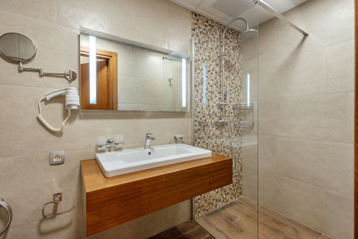 Image No.24-12 Bed Hotel for sale